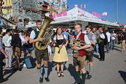 Edi's Kaffeetreff - Edi's Café Zelt wieder auf dem Oktoberfest 2019 (©Foto: Martin Schmitz)